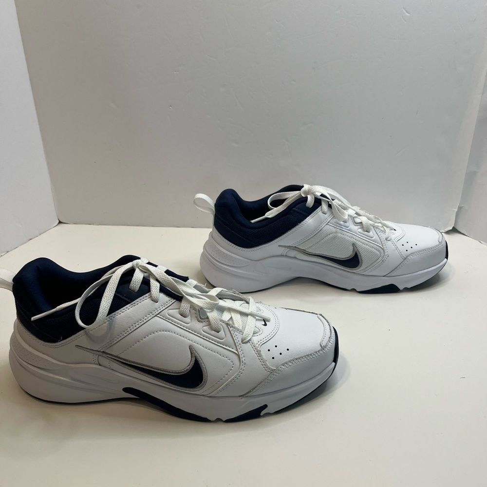 NIKE Defy All Day Size 10.5 DJ1196-100 White / Navy Blue Men's Sneakers